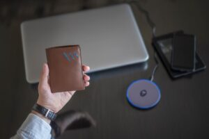 Stílusos férfi influencer, akit érdemes követni