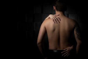 Hogyan küzdjünk meg hatékonyan a hátfájással: átfogó útmutató otthoni és professzionális módszerekhez