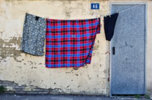 A gardróbcsere: Kreatív és fenntartható ruhatár-megújítási módszer barátaid körében